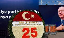 AK Parti’nin 25’inci yılına Bahçeli’den çiçekli mesaj