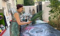 İzmirli öğretmen bahçesini sanat atölyesine dönüştürdü!