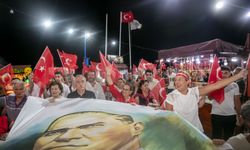 Güzelbahçe’de 30 Ağustos coşkusu sahile taştı