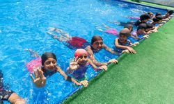 İzmir’de İlk kulaç büyük heyecan yarattı!