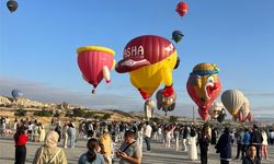 30 özel balon gökyüzünde süzüldü! Gören Kapadokya’ya koşuyor!