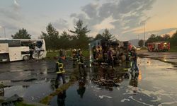 Gece yarısı facia: Otobüs ile tanker çarpıştıI
