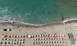 Konaklı çocuklar yazın son günlerinde deniz keyfi yaptı