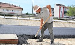 Kula'da Seyitali Mahallesi'nin yolu sıcak asfaltla yenilendi