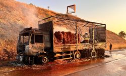 Kula’da seyir halindeki TIR alev alev yandı