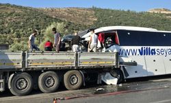 Milas'ta tur otobüsü TIR'a çarptı: 2 ölü, 8 yaralı!