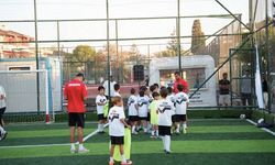 Çeşme’de sahalar yenilendi, şenlik başladı