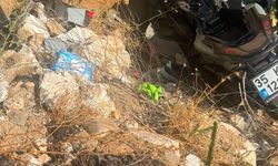 Tire'de feci kaza: Motosiklet şarampole devrildi!