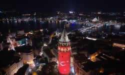 Galata Kulesi’nde 30 Ağustos’a özel Türk bayrağı