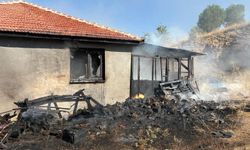 Kula’da korkutan yangın! Alevler kuru otlara sıçradı