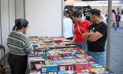 Bornova’da 790 bin kitapla edebiyat şöleni başladı!