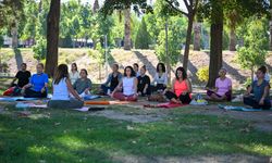 Bornova’da kadınlar yoga ile nefes aldı