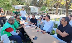 Bornova’da moto kuryeler aynı parkta buluştu