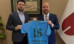 Bursaspor Başkanı Enes Çelik’ten Bilal Erdoğan’a forma jesti