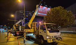 Karşıyaka’da reklam üniteleri neden kaldırıldı? Büyükşehir’den yanıt geldi