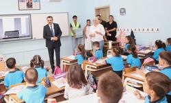 Dikili’de 453 birinci sınıf öğrencisine eğitim seti desteği
