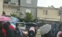 Efeler’de sağanak yağış cadde ve sokakları su bastı