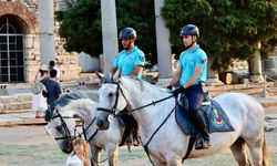 İzmir'de atlı jandarmalar 12 ilçede devriyede