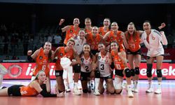 İzmir’de voleybol şöleni! Şampiyon VakıfBank!