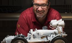 Hurda dikiş makinelerini sanat eserlerine dönüştürüyor