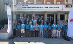 İzmir’de yükümlüler sınıfları ve okul bahçelerini yeniledi