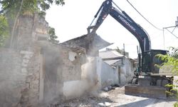 Konak’ta 384 metruk yapı yıkıldı