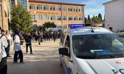 Manisa’da lise önünde silahlı saldırı: Yaralılar var