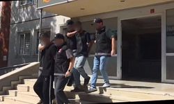Midelerinde 112 kapsül yasaklı madde taşıdılar
