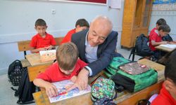 Seferihisar’da öğrencilere kırtasiye desteği