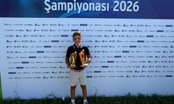 9 yaşındaki Kaan Albayrak’tan golfte çifte şampiyonluk