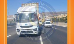 Otoyolda çekici arızası: Sağ şerit trafiğe kapatıldı