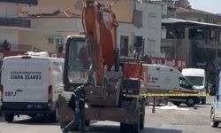 Yolun karşısına geçerken iş makinesinin altında kaldı!