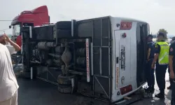 Antalya-Isparta kara yolunda yolcu otobüsü devrildi: 5 yaralı!