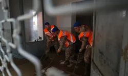Ayazağa’da selin izlerini komandolar siliyor!
