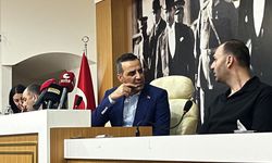 Çiğli Meclisi alev aldı: Şişeler havada uçuştu!