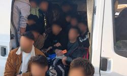Urla’da araçta 34 düzensiz göçmen yakalandı!