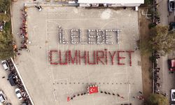 Buca’da 400 öğrenciden Cumhuriyet’e özel gösteri