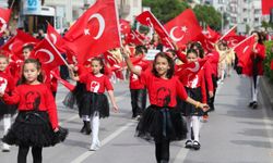 Karşıyaka’da Cumhuriyet coşkusu 7’den 77’ye meydanlara taştı!