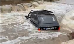 Aydın’da sel sularına kapılan otomobilde 2 kişi kurtarıldı