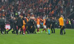 Derbi bitti, kavga başladı: Abdülkerim Bardakcı ile Archie Brown birbirine girdi!