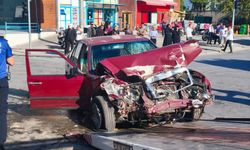Denizli’de otomobil ile halk otobüsü çarpıştı: 2 yaralı