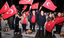 Dikili ve Çandarlı’da Cumhuriyet coşkusu meydanlara taştı