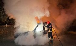 Düzce’de seyir halindeki otomobil alev aldı