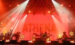 KoçFest finalinde Athena sahne aldı