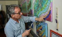 Emlak ofisinde sıra dışı sanat: Islak mendilden tablo yapıyor!