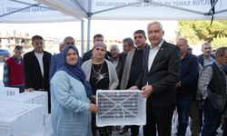 Kemalpaşa’da 656 çiftçiye 4 bin zeytin kasası desteği