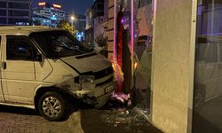 Kayseri’de otomobil ile minibüs çarpıştı: 2 yaralı