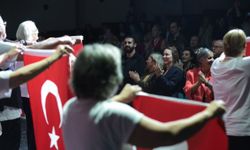 Konak’ın çınarlarından Cumhuriyet’e anlamlı gösteri