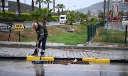 Kuşadası’nda yağış sonrası mazgal ve giderler temizlendi