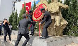 Çeşme’de Cumhuriyet’in 103. yıl kutlamaları çelenk sunma töreniyle başladı